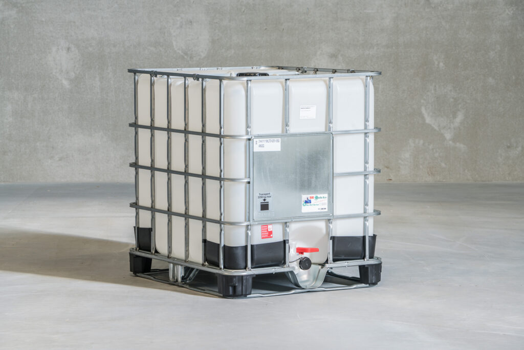 RS00265 New UN Certified 1000L Nat bottle Composite Pallet